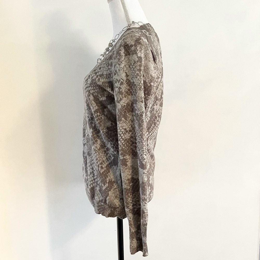 Women’s Express V-Neck Metallic Sweater - Picture 5 of 16